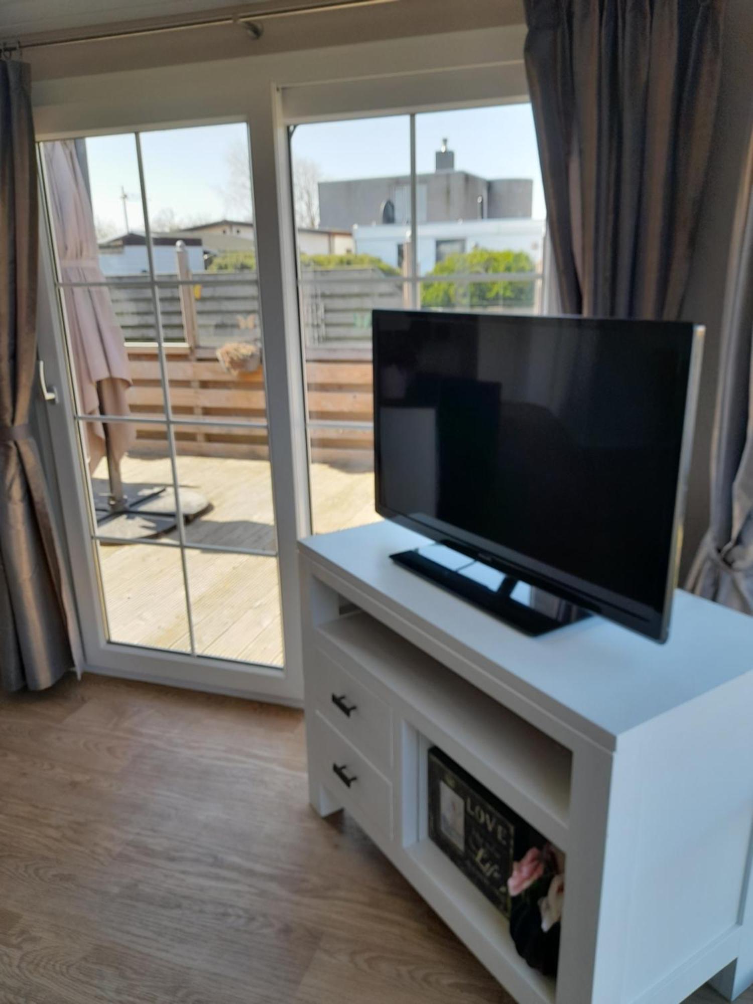 Chalet Makkum C99B Met Prive Gelegen Tuin Aan Het Water Dış mekan fotoğraf