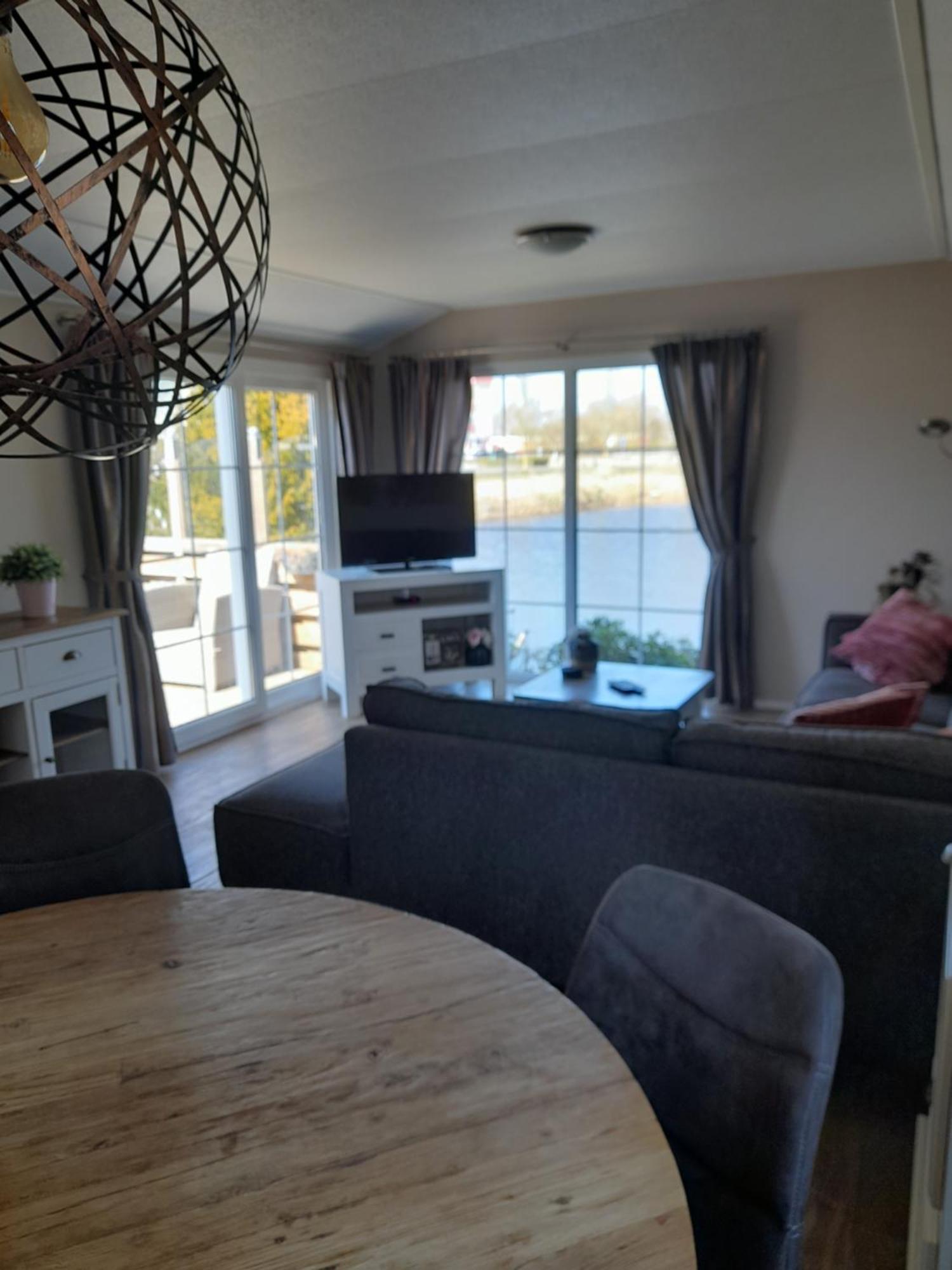 Chalet Makkum C99B Met Prive Gelegen Tuin Aan Het Water Dış mekan fotoğraf