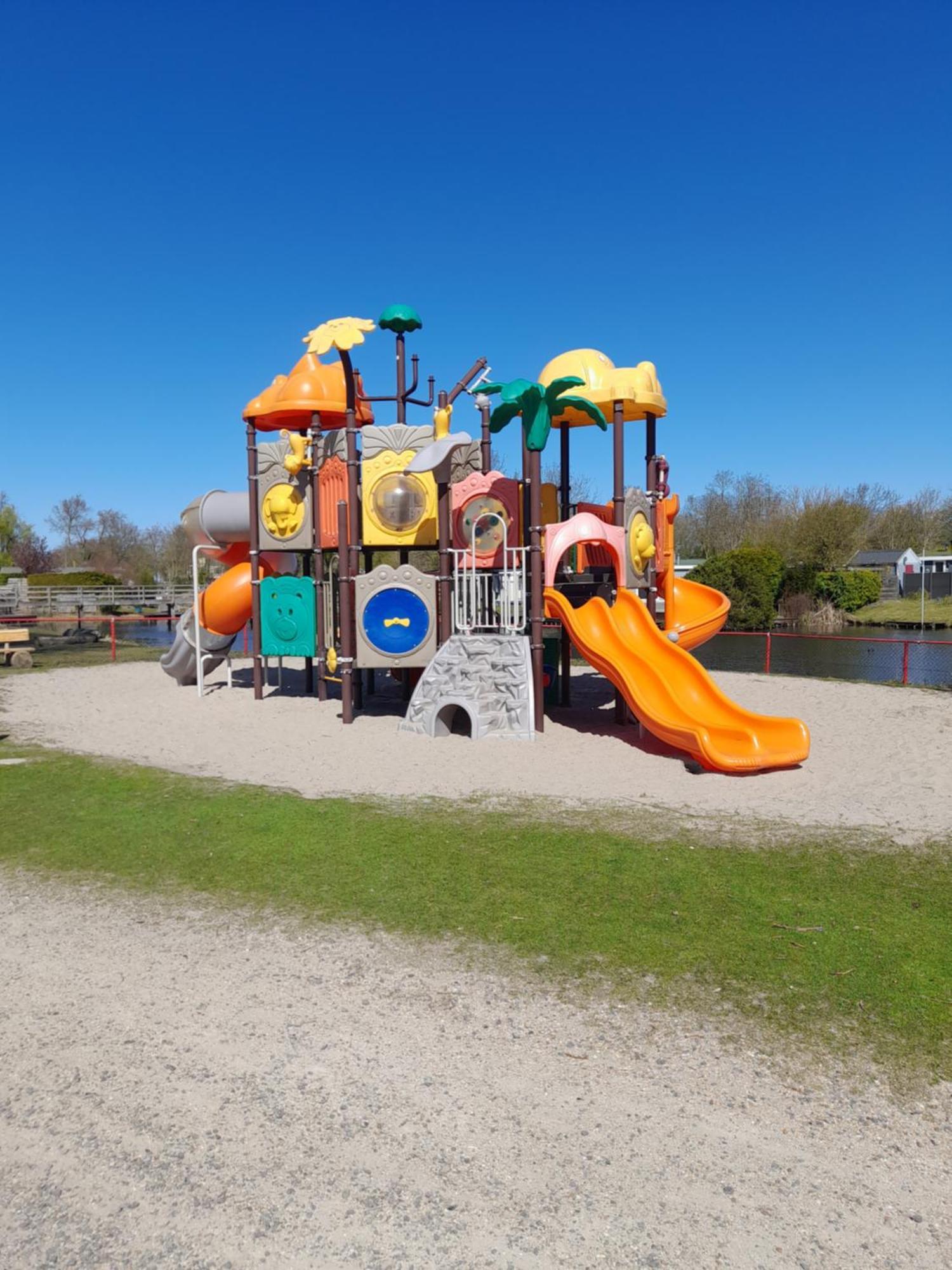 Chalet Makkum C99B Met Prive Gelegen Tuin Aan Het Water Dış mekan fotoğraf